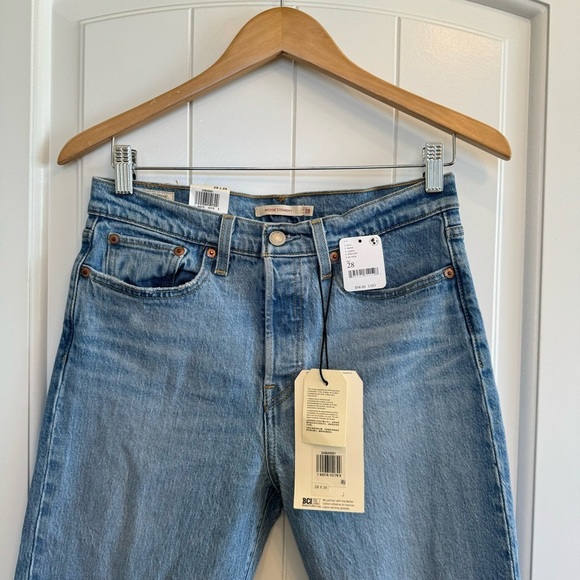 NWT, Free People X Levi, Wedgie Straight, Light Wash Jeans, Size 28 X 26 - Picture 3 of 6